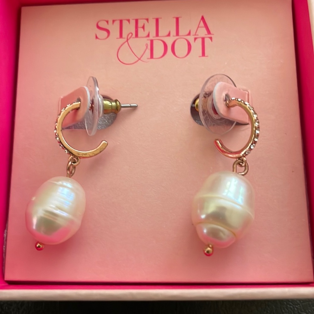 Stella & Dot Pearl Huggies
